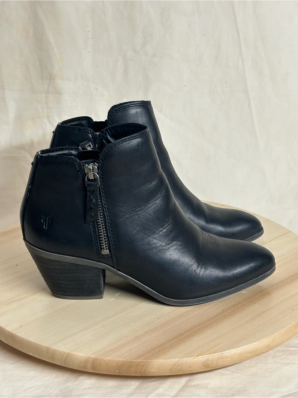Frye Judith Women's Black Leather Ankle Bootie Double Side Zip US 7